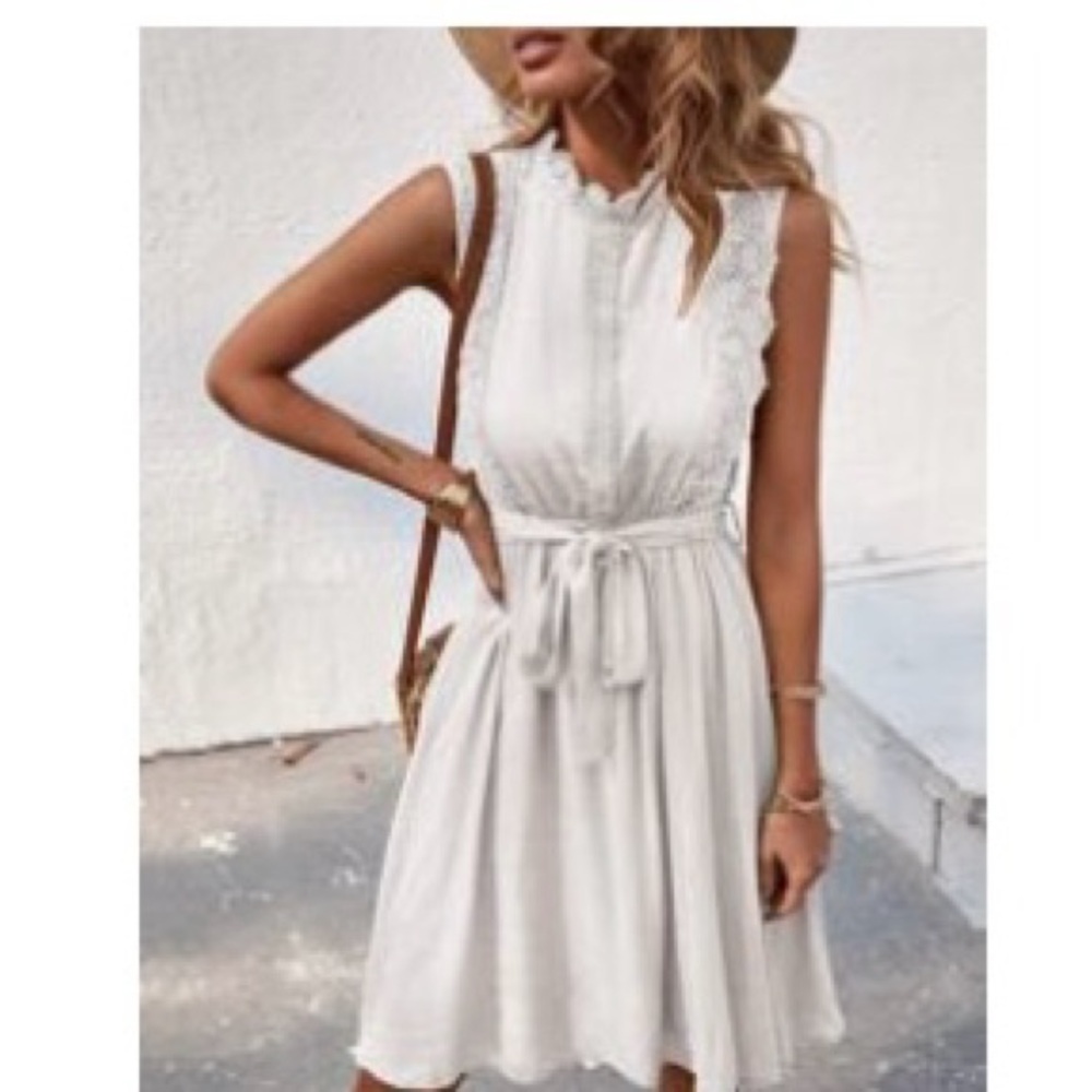 Elegant White Sleeveless Dress